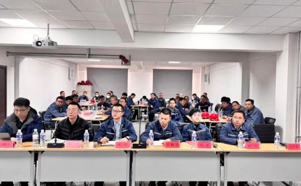 石嘴山市鹏盛化工有限公司2026年度战略研讨暨精益项目总结会圆满举行